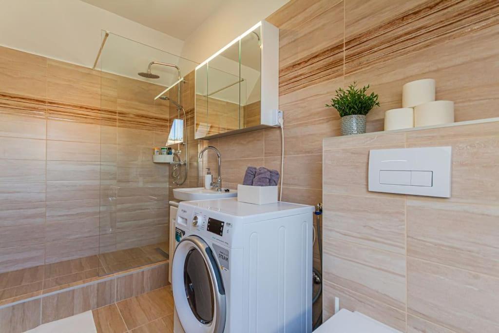 Roomy Apartment 80Sqm At City Center Free Parking Space, Ac & Balcony Budapest Eksteriør bilde