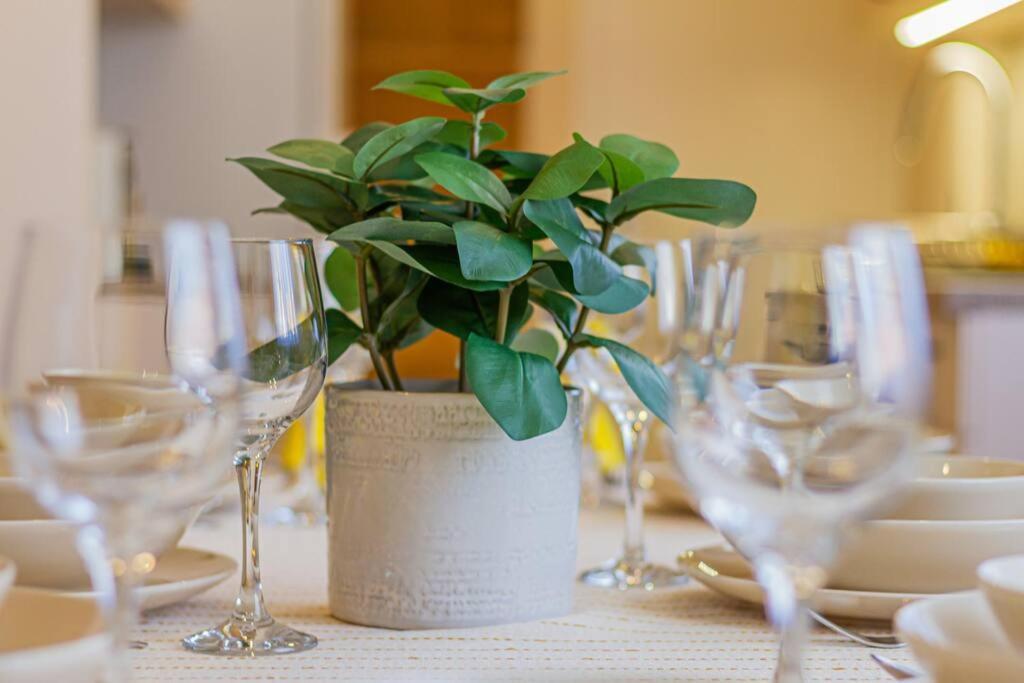 Roomy Apartment 80Sqm At City Center Free Parking Space, Ac & Balcony Budapest Eksteriør bilde