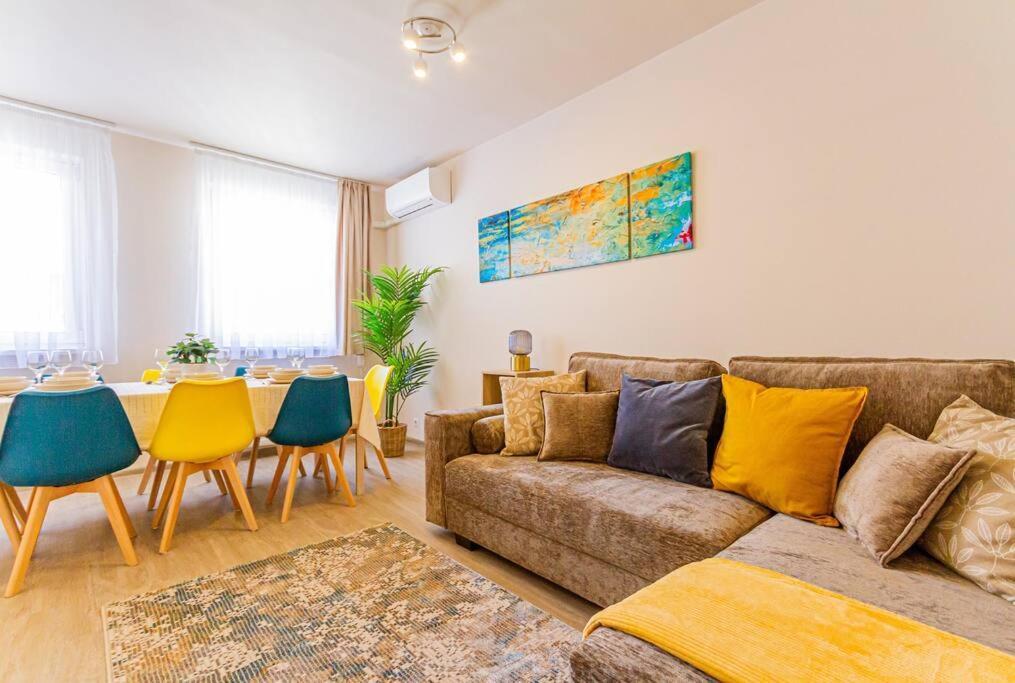 Roomy Apartment 80Sqm At City Center Free Parking Space, Ac & Balcony Budapest Eksteriør bilde