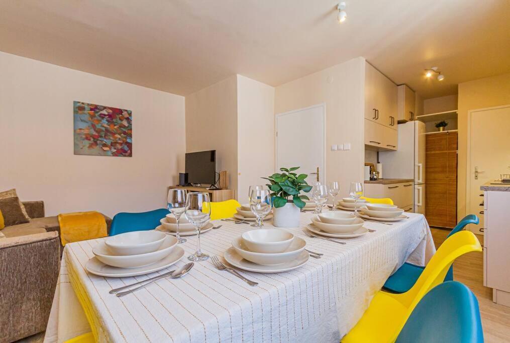 Roomy Apartment 80Sqm At City Center Free Parking Space, Ac & Balcony Budapest Eksteriør bilde