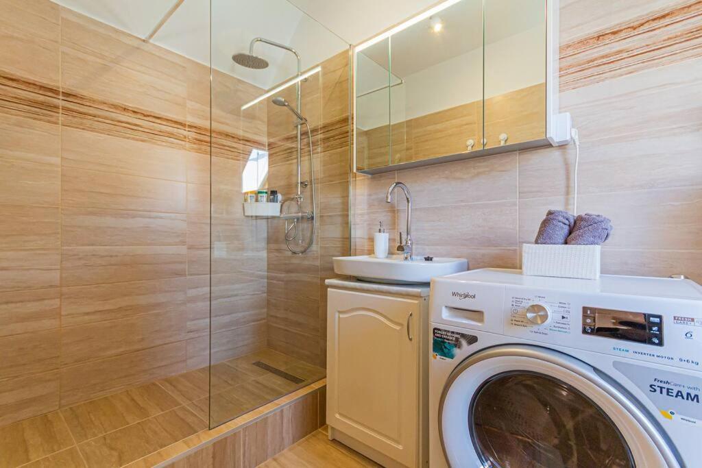 Roomy Apartment 80Sqm At City Center Free Parking Space, Ac & Balcony Budapest Eksteriør bilde