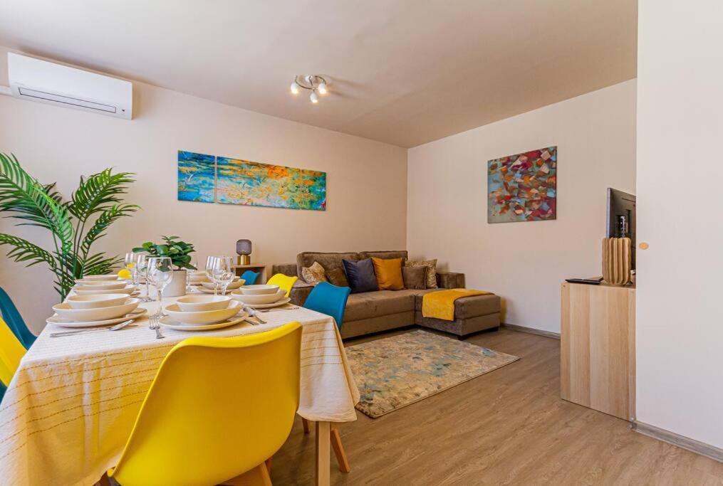 Roomy Apartment 80Sqm At City Center Free Parking Space, Ac & Balcony Budapest Eksteriør bilde