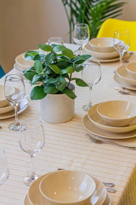 Roomy Apartment 80Sqm At City Center Free Parking Space, Ac & Balcony Budapest Eksteriør bilde