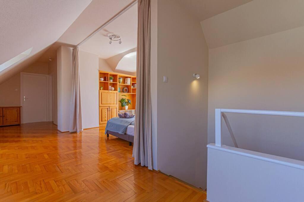 Roomy Apartment 80Sqm At City Center Free Parking Space, Ac & Balcony Budapest Eksteriør bilde
